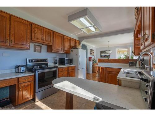 1291 Niagara Parkway, Fort Erie, ON - Indoor Photo Showing Kitchen