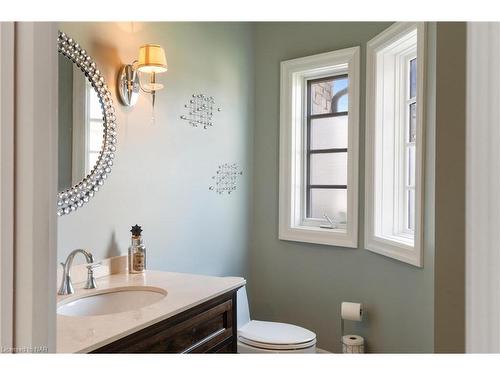 8829 Joseph Court, Niagara Falls, ON - Indoor Photo Showing Bathroom