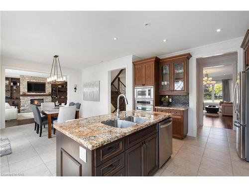 8829 Joseph Court, Niagara Falls, ON - Indoor Photo Showing Kitchen With Double Sink