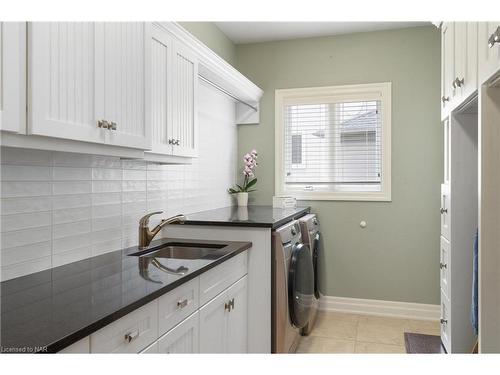 8829 Joseph Court, Niagara Falls, ON - Indoor Photo Showing Laundry Room