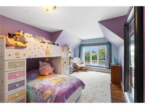 8829 Joseph Court, Niagara Falls, ON - Indoor Photo Showing Bedroom