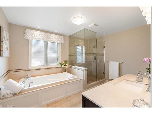 8829 Joseph Court, Niagara Falls, ON - Indoor Photo Showing Bathroom