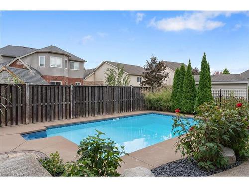 8829 Joseph Court, Niagara Falls, ON - Outdoor With In Ground Pool