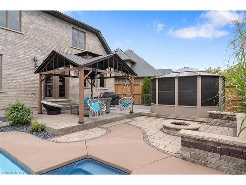 8829 Joseph Court, Niagara Falls, ON - Outdoor With In Ground Pool