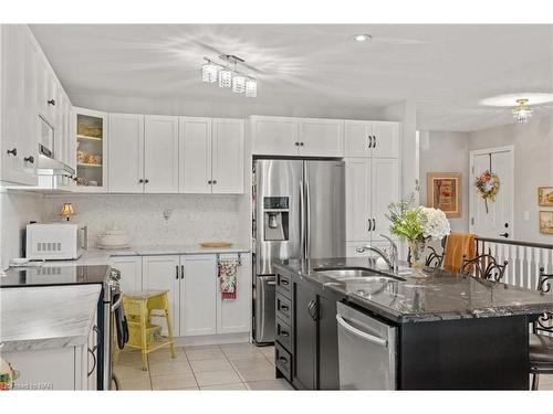 11-77 Avery Crescent, St. Catharines, ON - Indoor Photo Showing Kitchen With Double Sink With Upgraded Kitchen