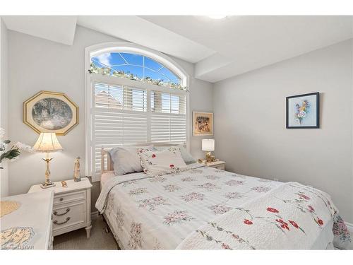 11-77 Avery Crescent, St. Catharines, ON - Indoor Photo Showing Bedroom