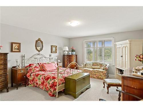 11-77 Avery Crescent, St. Catharines, ON - Indoor Photo Showing Bedroom