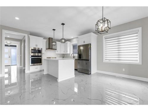 315 Old Course Trail, Welland, ON - Indoor Photo Showing Kitchen