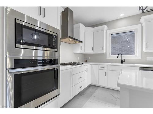 315 Old Course Trail, Welland, ON - Indoor Photo Showing Kitchen With Upgraded Kitchen