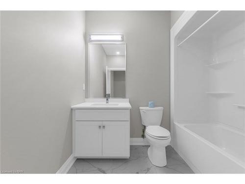 315 Old Course Trail, Welland, ON - Indoor Photo Showing Bathroom