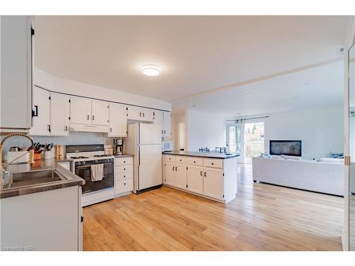 5448 Hamilton Street, Niagara Falls, ON - Indoor Photo Showing Kitchen