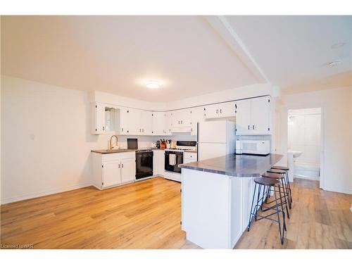 5448 Hamilton Street, Niagara Falls, ON - Indoor Photo Showing Kitchen