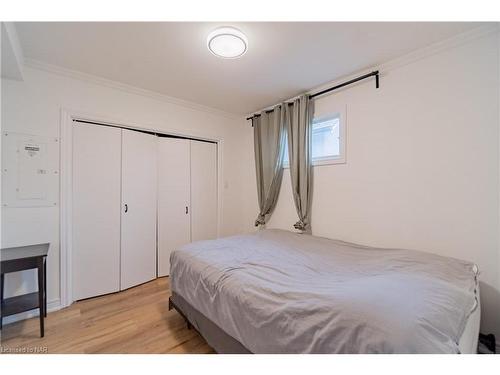 5448 Hamilton Street, Niagara Falls, ON - Indoor Photo Showing Bedroom