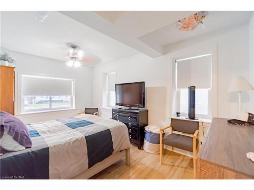 5448 Hamilton Street, Niagara Falls, ON - Indoor Photo Showing Bedroom