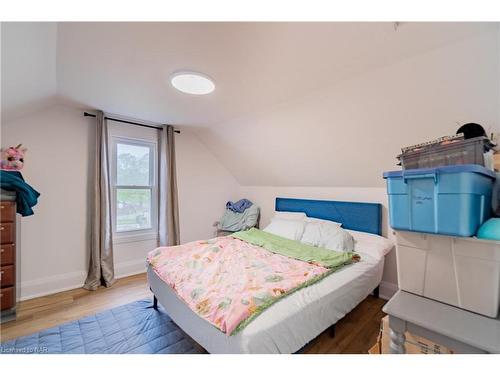 5448 Hamilton Street, Niagara Falls, ON - Indoor Photo Showing Bedroom