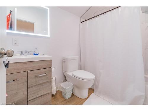 5448 Hamilton Street, Niagara Falls, ON - Indoor Photo Showing Bathroom