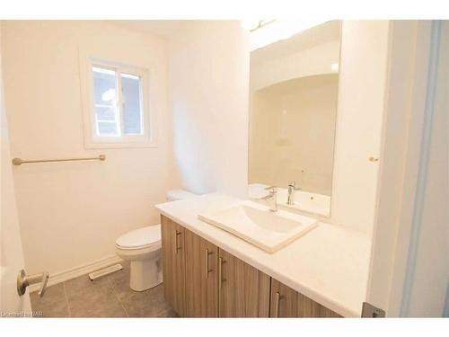 87 Caroline Street, Welland, ON - Indoor Photo Showing Bathroom