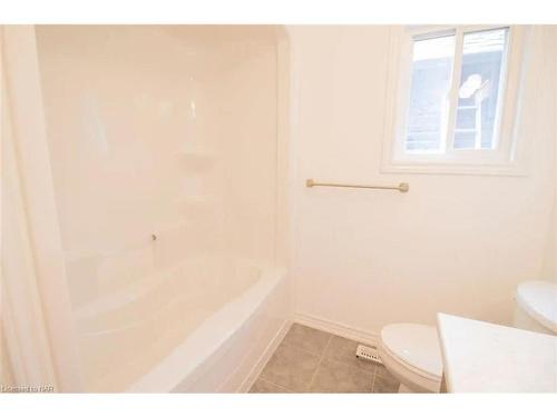 87 Caroline Street, Welland, ON - Indoor Photo Showing Bathroom