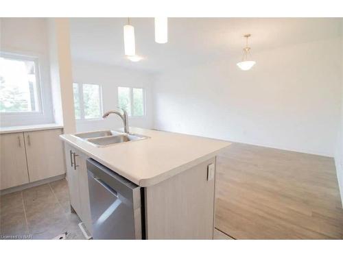 87 Caroline Street, Welland, ON - Indoor Photo Showing Kitchen With Double Sink