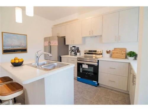 87 Caroline Street, Welland, ON - Indoor Photo Showing Kitchen With Double Sink