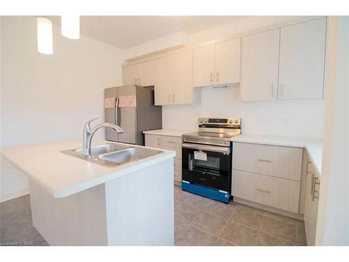 87 Caroline Street, Welland, ON - Indoor Photo Showing Kitchen With Double Sink