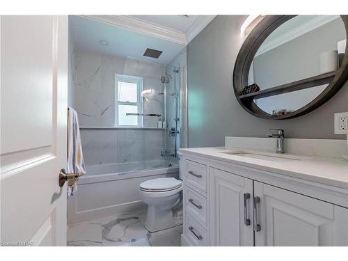 7027 Garden Street, Niagara Falls, ON - Indoor Photo Showing Bathroom