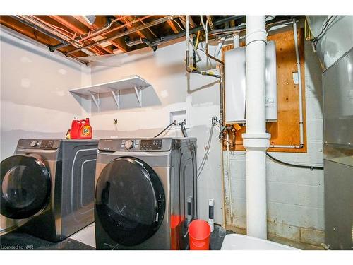 7027 Garden Street, Niagara Falls, ON - Indoor Photo Showing Laundry Room