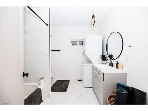 37 Lock Street, St. Catharines, ON - Indoor Photo Showing Laundry Room