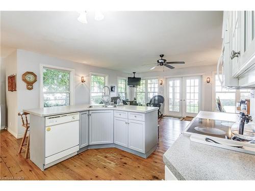 4 Firelane 6A Road, Niagara-On-The-Lake, ON - Indoor Photo Showing Kitchen With Double Sink