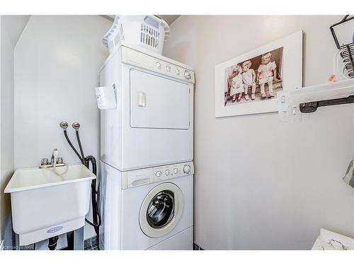 4 Firelane 6A Road, Niagara-On-The-Lake, ON - Indoor Photo Showing Laundry Room