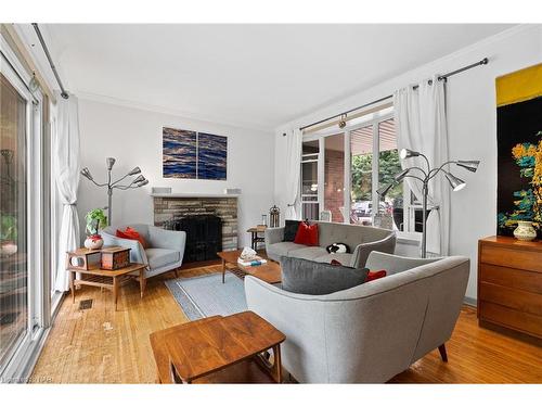 370 Butler Street, Niagara-On-The-Lake, ON - Indoor Photo Showing Living Room With Fireplace