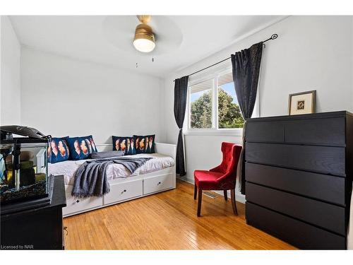 370 Butler Street, Niagara-On-The-Lake, ON - Indoor Photo Showing Bedroom