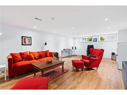 370 Butler Street, Niagara-On-The-Lake, ON - Indoor Photo Showing Living Room