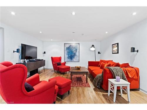 370 Butler Street, Niagara-On-The-Lake, ON - Indoor Photo Showing Living Room