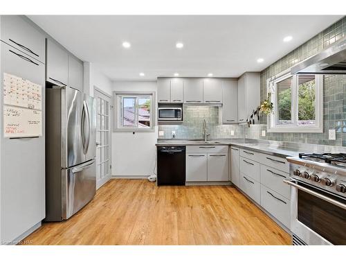 370 Butler Street, Niagara-On-The-Lake, ON - Indoor Photo Showing Kitchen With Stainless Steel Kitchen With Upgraded Kitchen