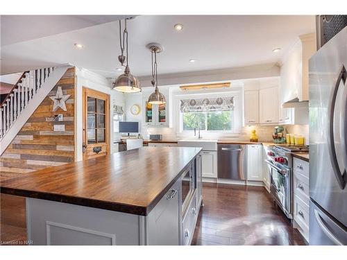 536 Thorold Road, Welland, ON - Indoor Photo Showing Kitchen With Upgraded Kitchen