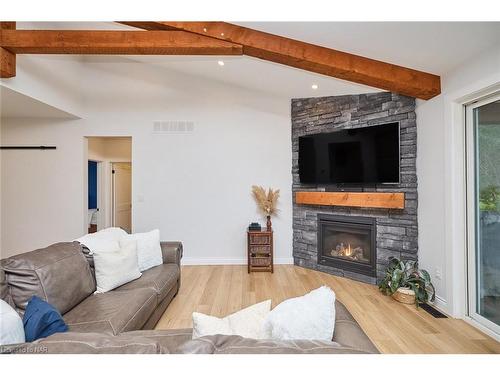 72732 Regional Road 27, Wainfleet, ON - Indoor Photo Showing Living Room With Fireplace