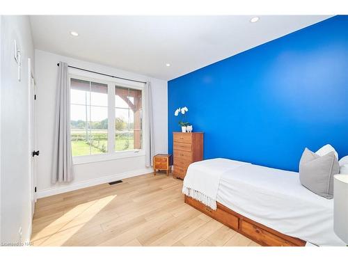 72732 Regional Road 27, Wainfleet, ON - Indoor Photo Showing Bedroom