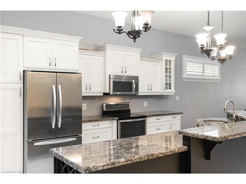 7 Sapphire Court, St. Catharines, ON - Indoor Photo Showing Kitchen With Stainless Steel Kitchen With Upgraded Kitchen