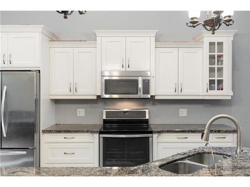 7 Sapphire Court, St. Catharines, ON - Indoor Photo Showing Kitchen With Stainless Steel Kitchen With Double Sink