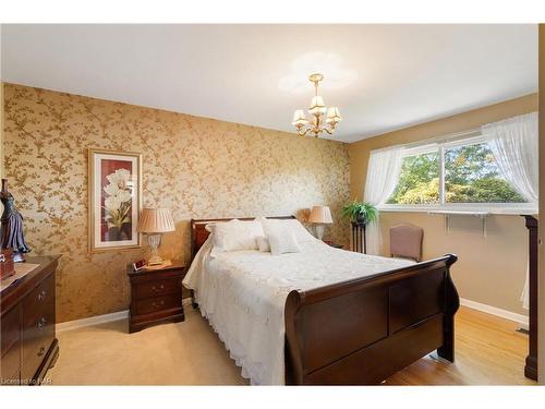 14 Valley Road, St. Catharines, ON - Indoor Photo Showing Bedroom