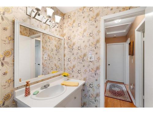 14 Valley Road, St. Catharines, ON - Indoor Photo Showing Bathroom