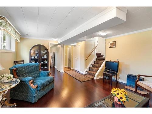 14 Valley Road, St. Catharines, ON - Indoor Photo Showing Living Room