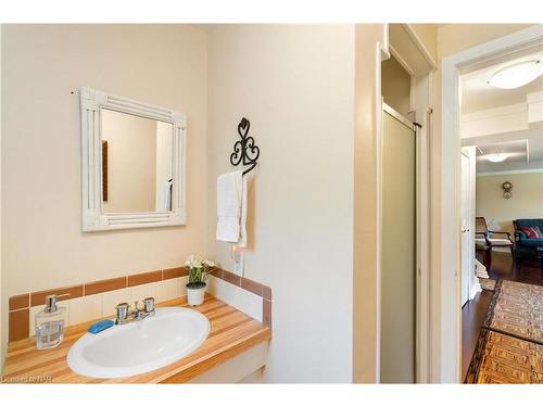 14 Valley Road, St. Catharines, ON - Indoor Photo Showing Bathroom