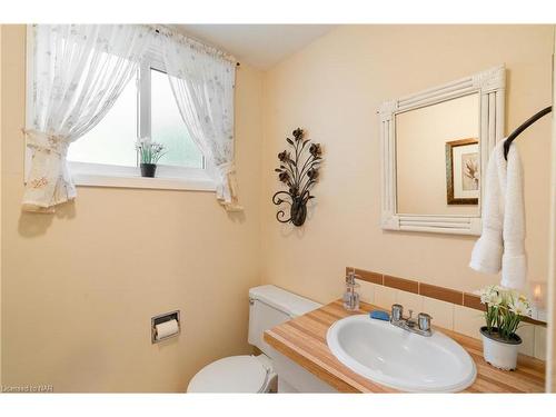 14 Valley Road, St. Catharines, ON - Indoor Photo Showing Bathroom