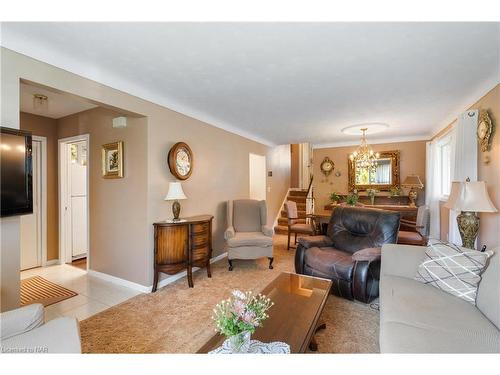 14 Valley Road, St. Catharines, ON - Indoor Photo Showing Living Room