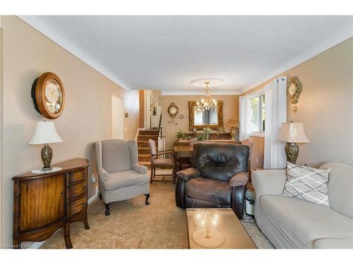 14 Valley Road, St. Catharines, ON - Indoor Photo Showing Living Room