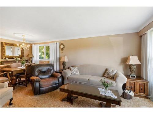 14 Valley Road, St. Catharines, ON - Indoor Photo Showing Living Room