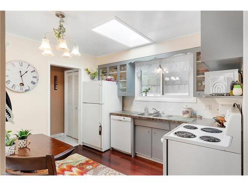 14 Valley Road, St. Catharines, ON - Indoor Photo Showing Kitchen With Double Sink