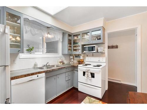 14 Valley Road, St. Catharines, ON - Indoor Photo Showing Kitchen With Double Sink